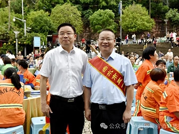 喜報(bào)|巴蜀液酒業(yè)集團(tuán)總工程師、貴州貴官醬酒業(yè)總經(jīng)理蒲剛榮獲赤水市五一勞動(dòng)獎(jiǎng)?wù)隆?貴州貴官醬酒業(yè)執(zhí)行總經(jīng)理顏書(shū)金榮獲赤水工匠